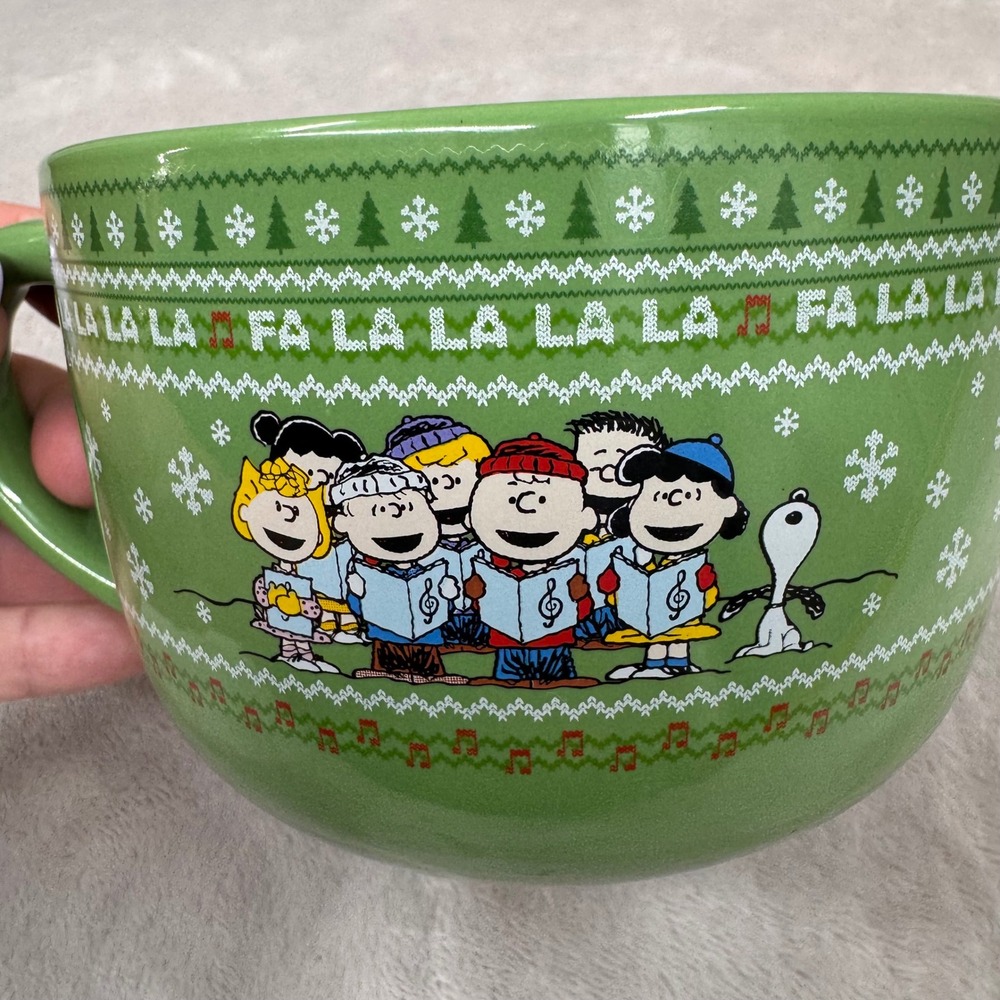 Peanuts Christmas Caroling 24oz Ceramic Soup Mug Green Silver Buffalo NSPEA411K